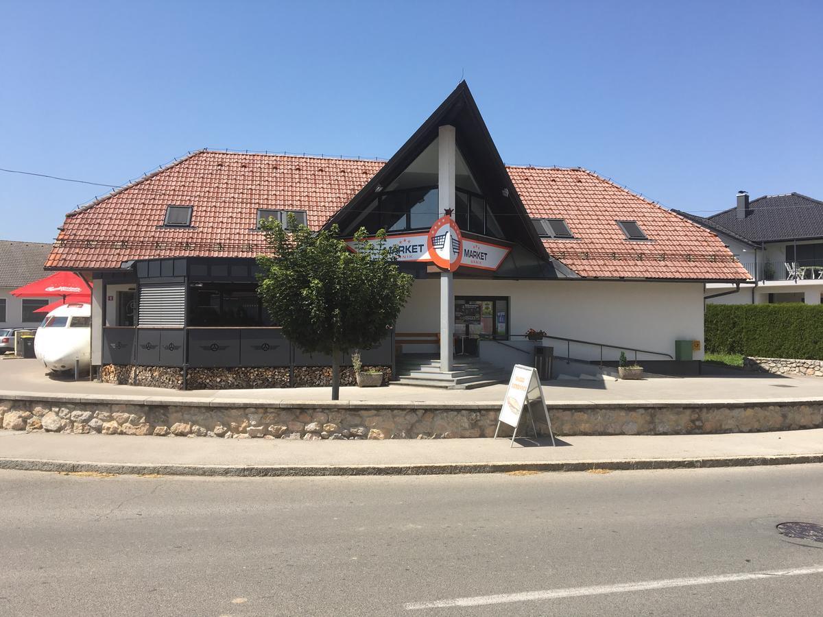 Apartments Avio Zgornji Brnik エクステリア 写真